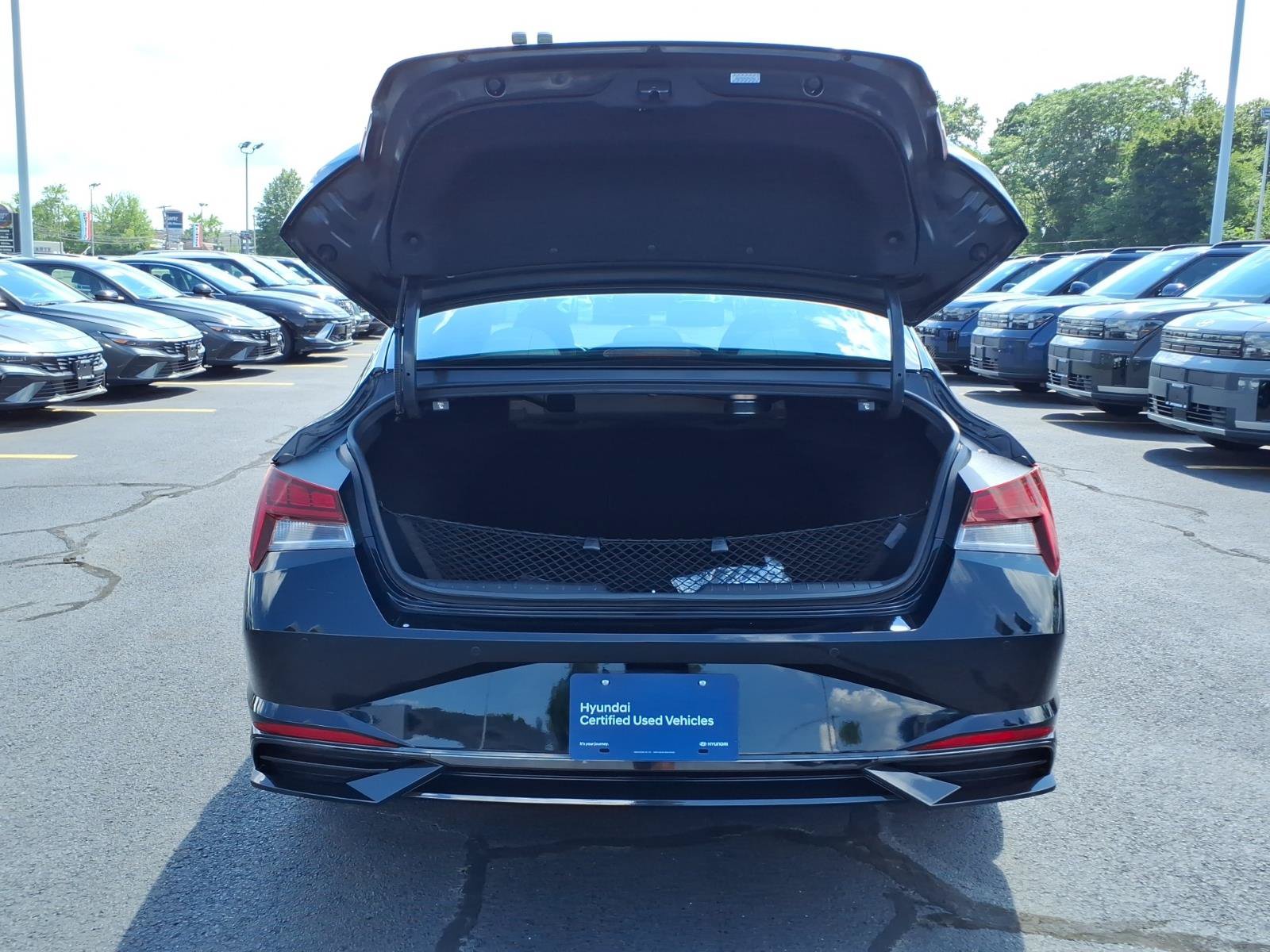 Certified 2023 Hyundai Elantra Limited w/ Cargo Package FWD image 8