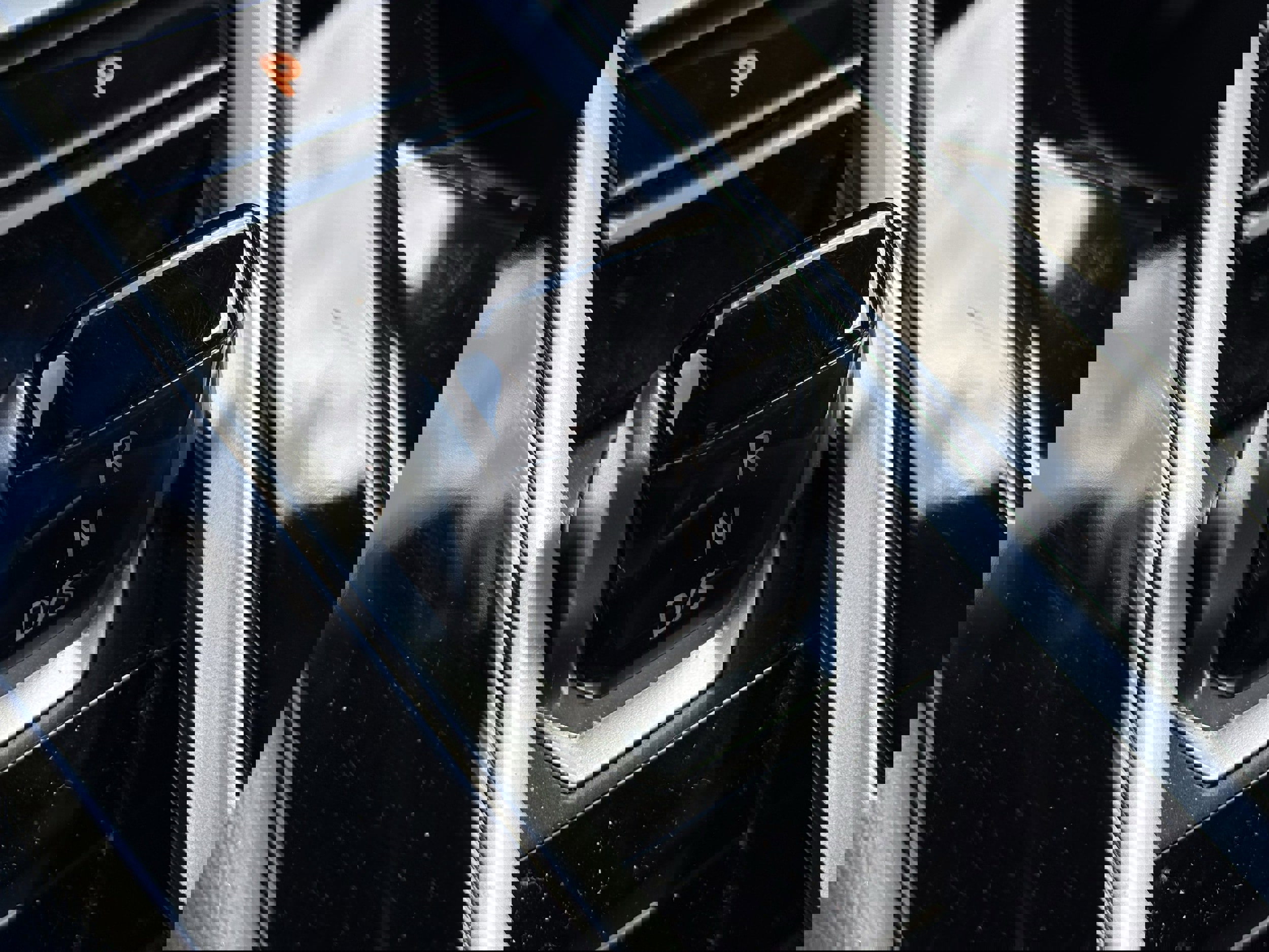 Used 2025 Volkswagen Atlas Cross Sport SEL R-Line image 19