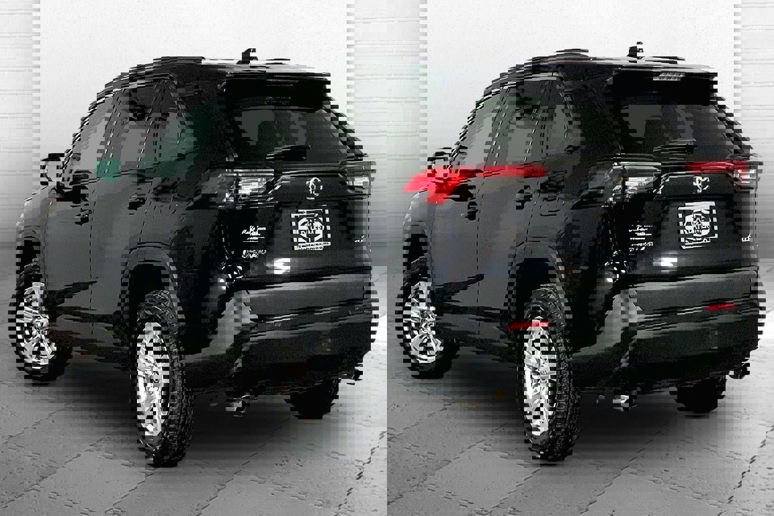 Used 2019 Toyota RAV4 XLE image 11