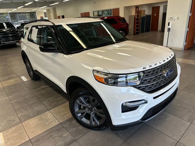 Used 2023 Ford Explorer XLT w/ Equipment Group 202A AWD/4WD image 12