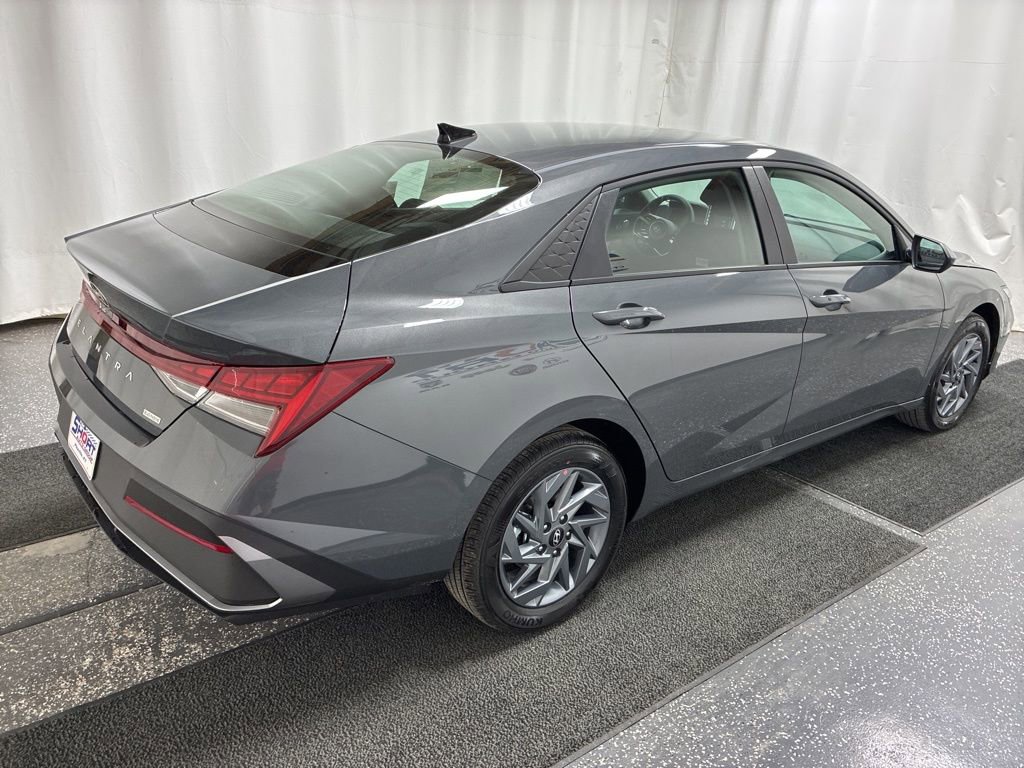 New 2026 Hyundai Elantra Blue image 4