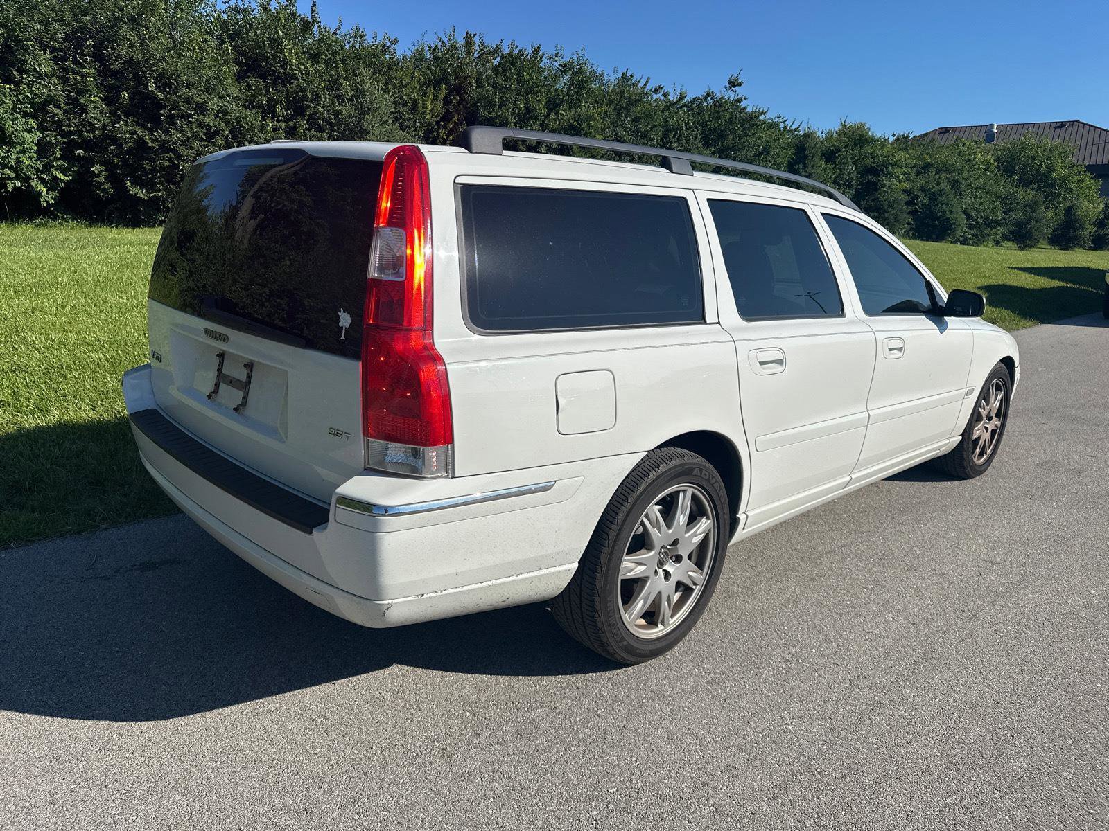 Used 2005 Volvo V70 2.5T FWD image 14
