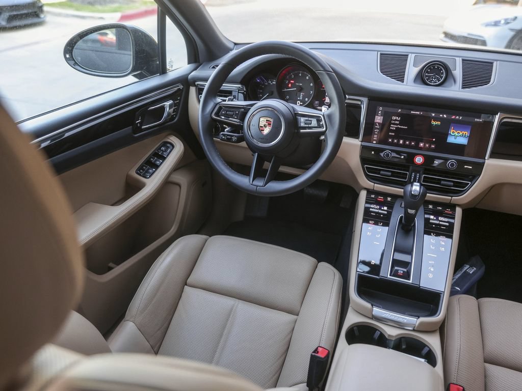 Certified 2026 Porsche Macan AWD/4WD image 33
