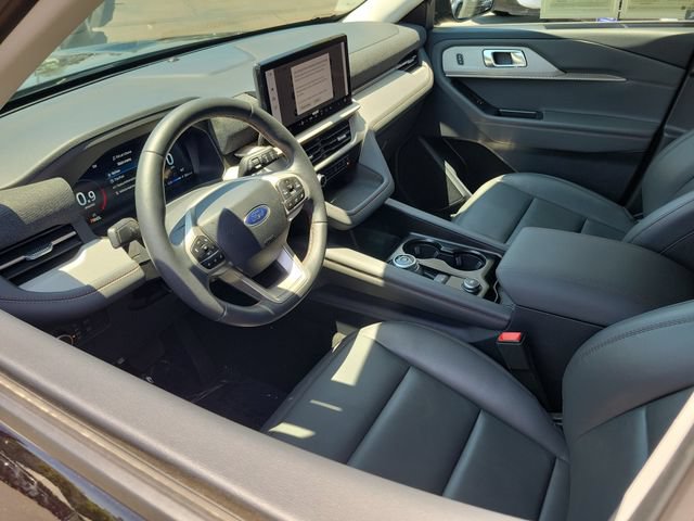 Used 2026 Ford Explorer Active w/ Active Comfort Package RWD image 3