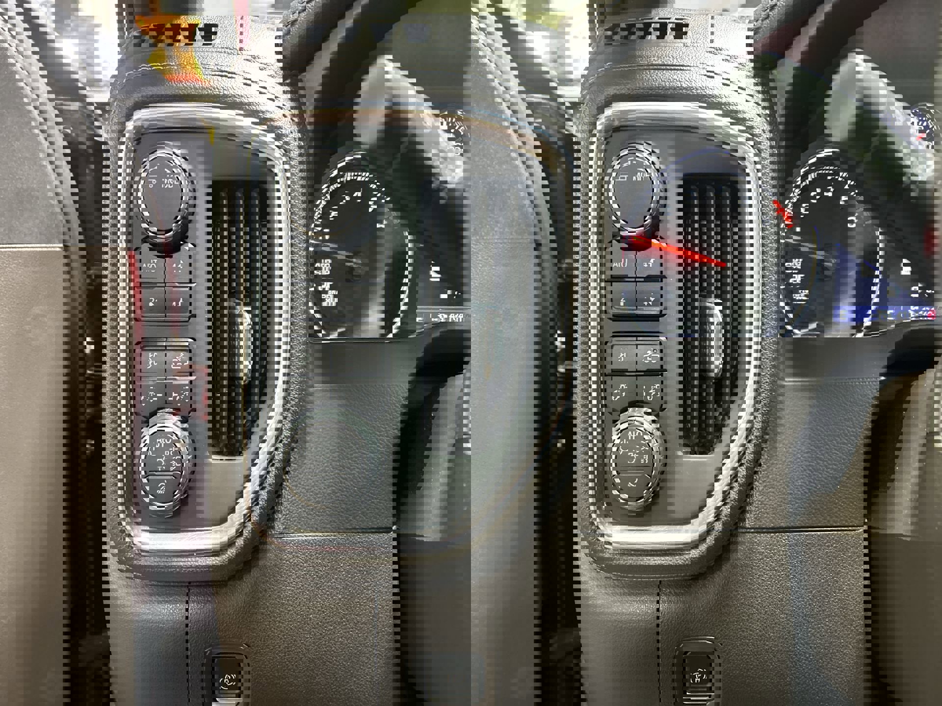 Certified 2021 Chevrolet Silverado 1500 LTZ w/ LTZ Convenience Package II image 19