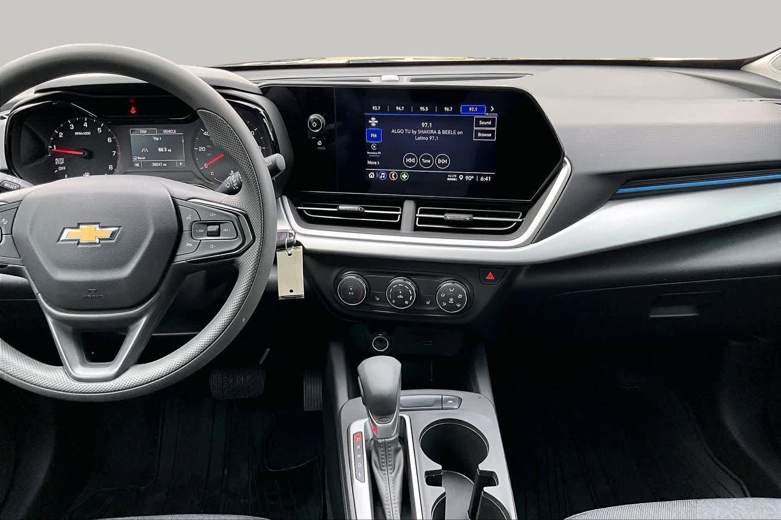 Used 2025 Chevrolet Trax LS w/ LS Convenience Package FWD image 7