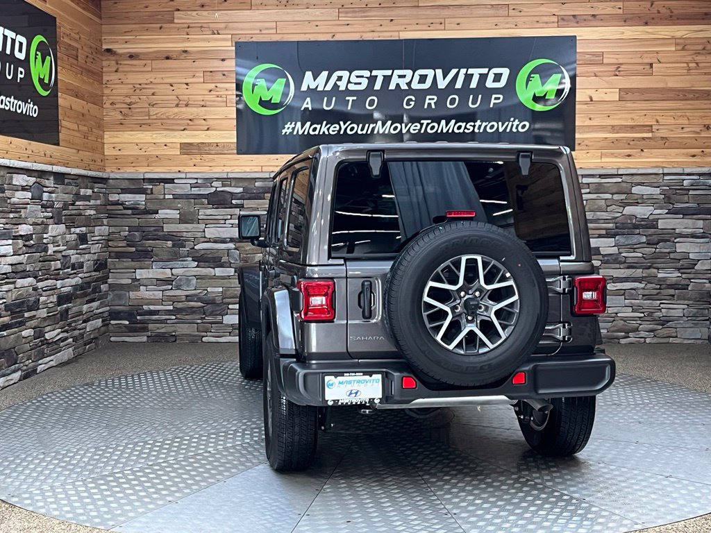 Used 2026 Jeep Wrangler Unlimited Sahara AWD/4WD image 15