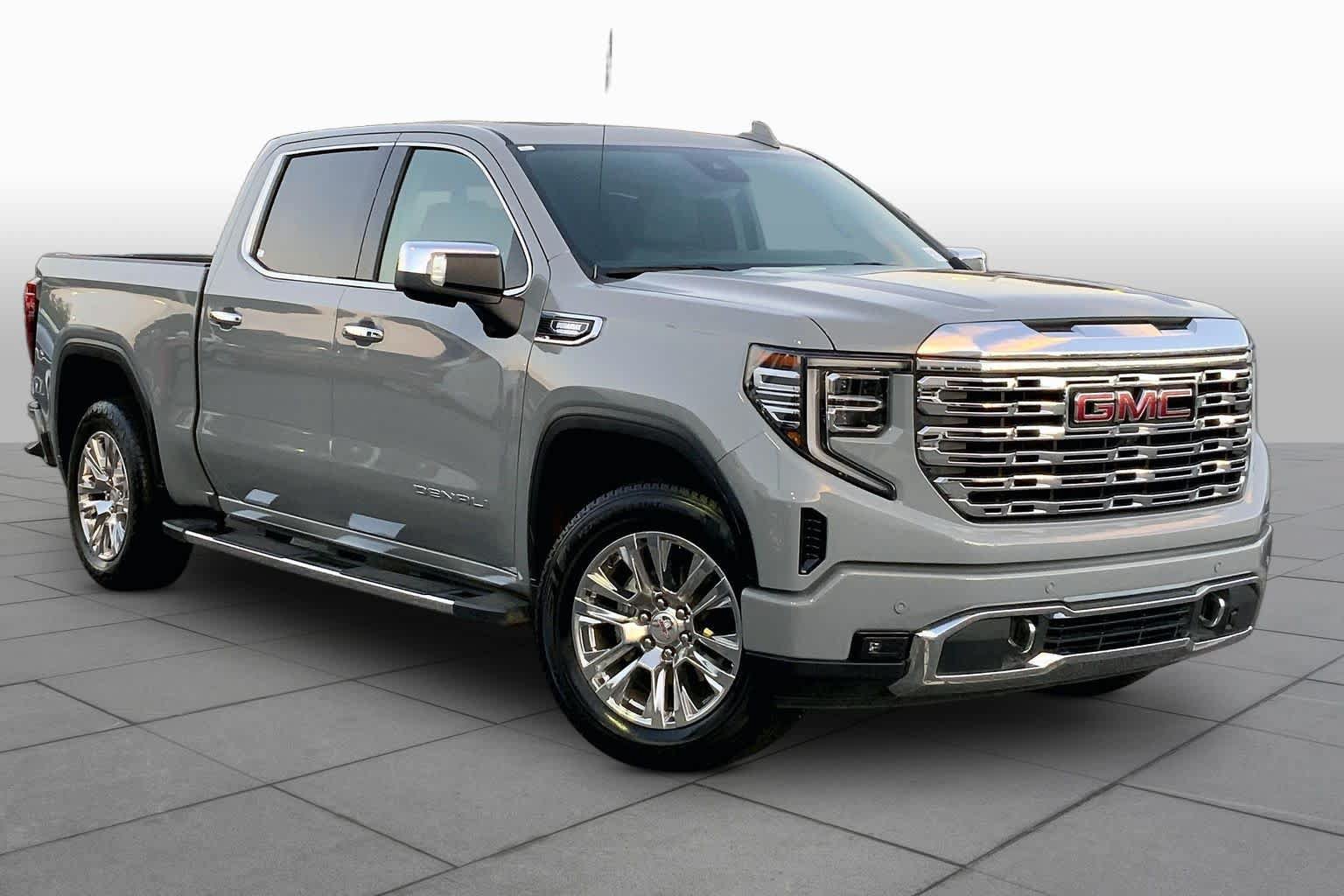 Used 2025 GMC Sierra 1500 Denali w/ Technology Package AWD/4WD image 3