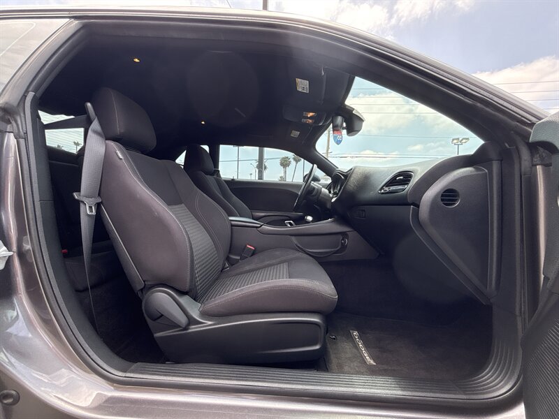 Used 2015 Dodge Challenger SXT RWD image 18
