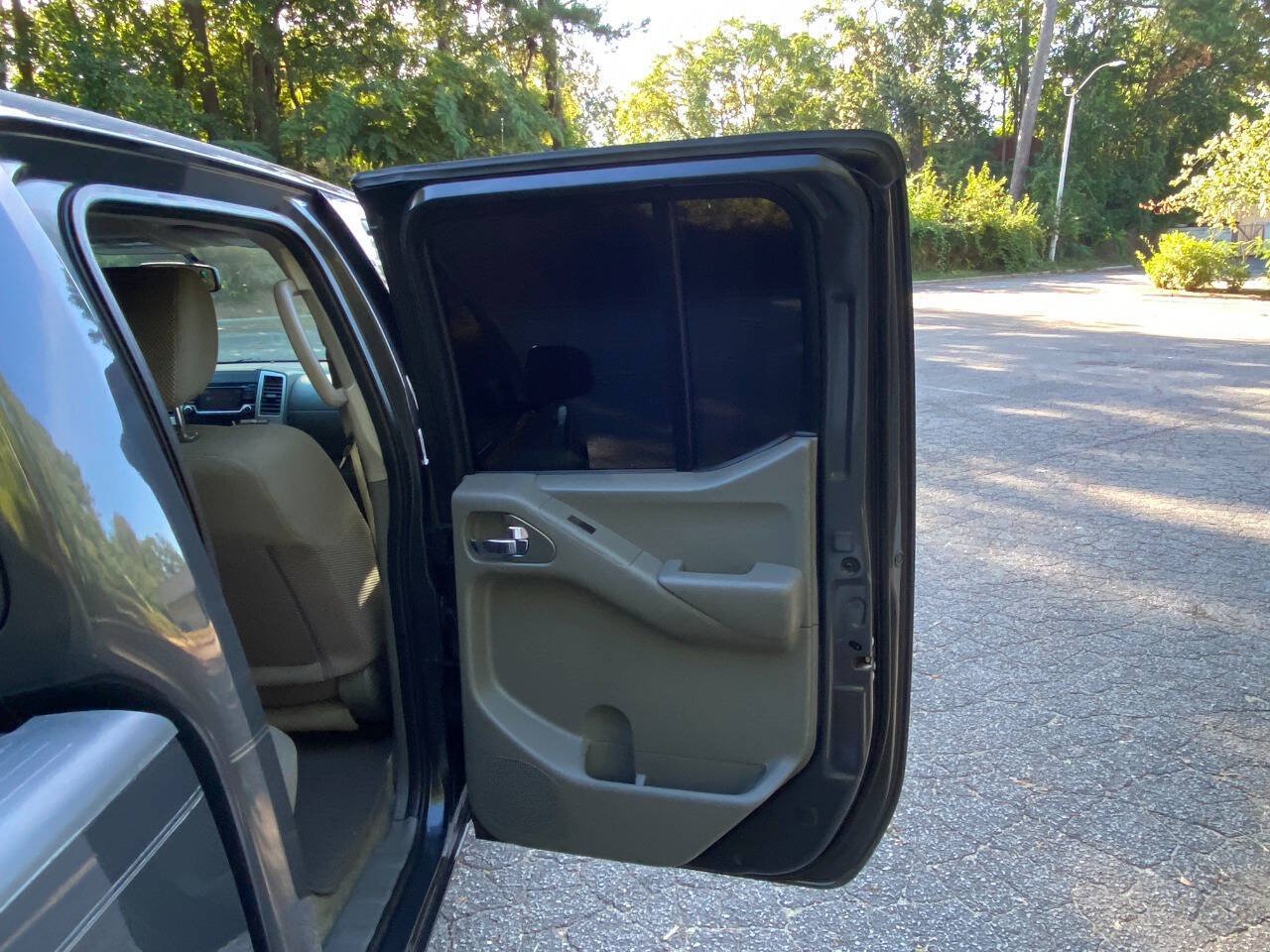 Used 2015 Nissan Frontier SV w/ SV Value Truck Package AWD/4WD image 41