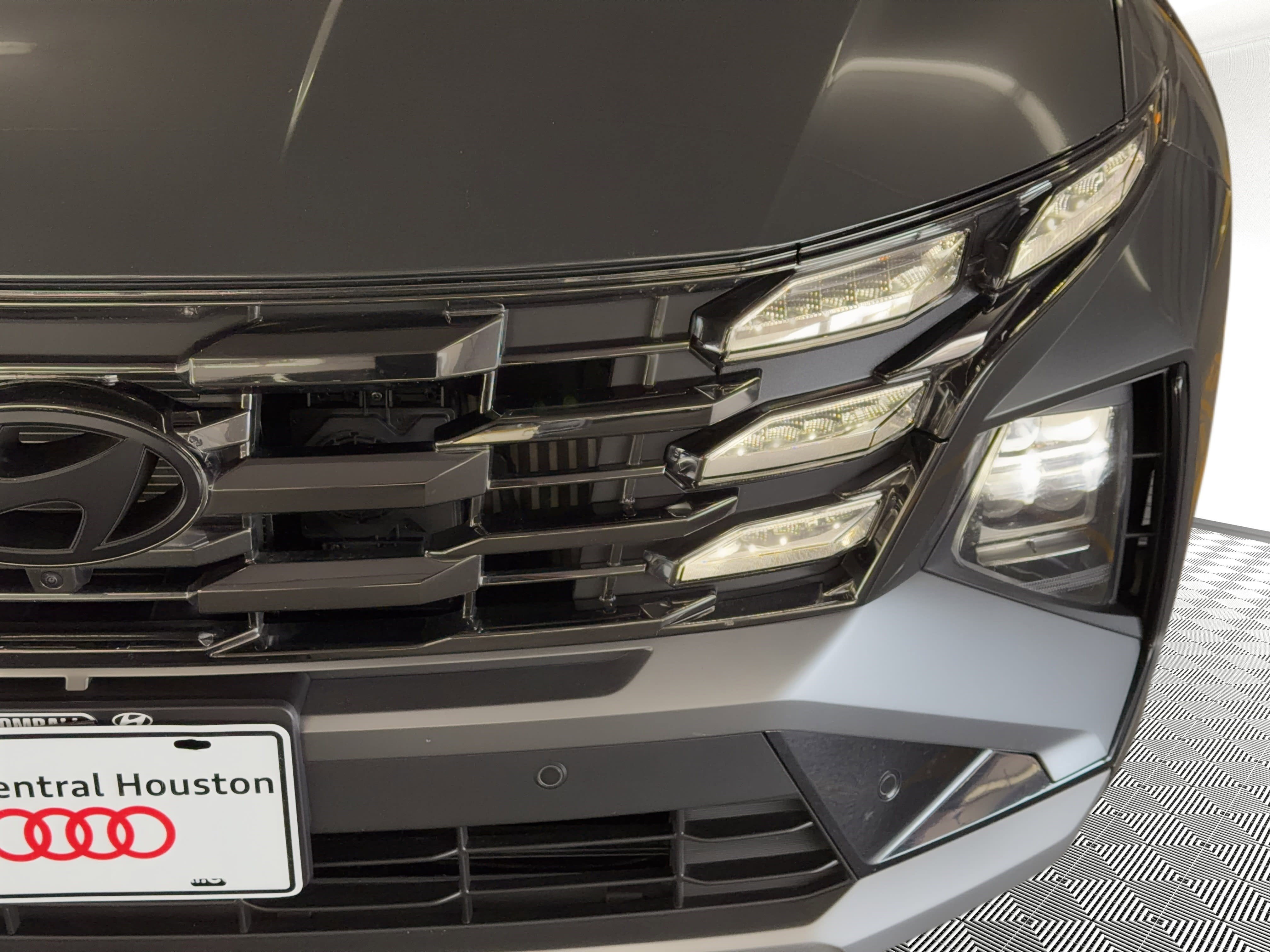 Used 2025 Hyundai Tucson Limited image 11