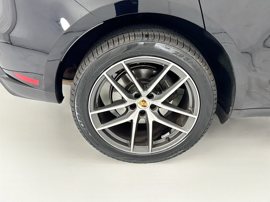 Used 2022 Porsche Macan AWD/4WD image 32