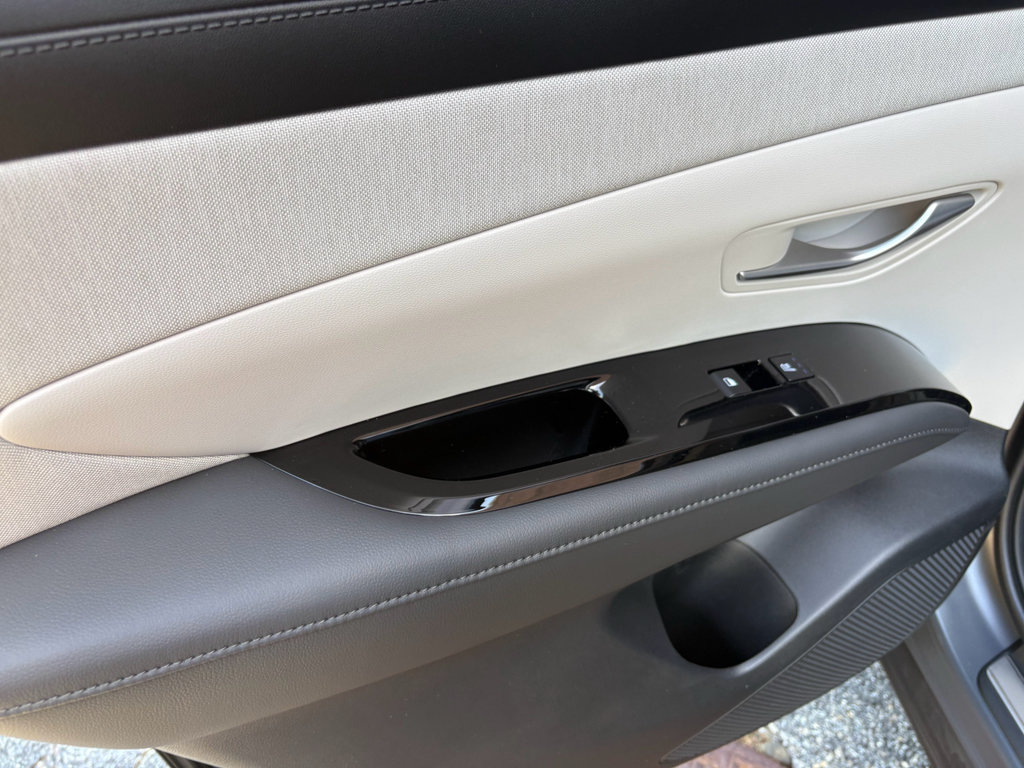 New 2026 Hyundai Tucson Limited FWD image 18