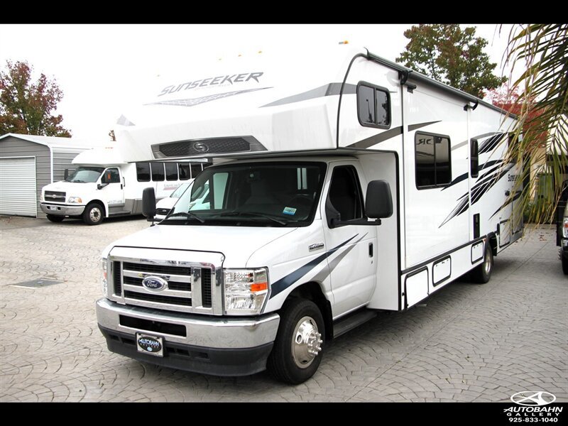 Used 2022 Ford E-450 and Econoline 450 Super Duty w/ Motorhome Prep Package RWD image 1