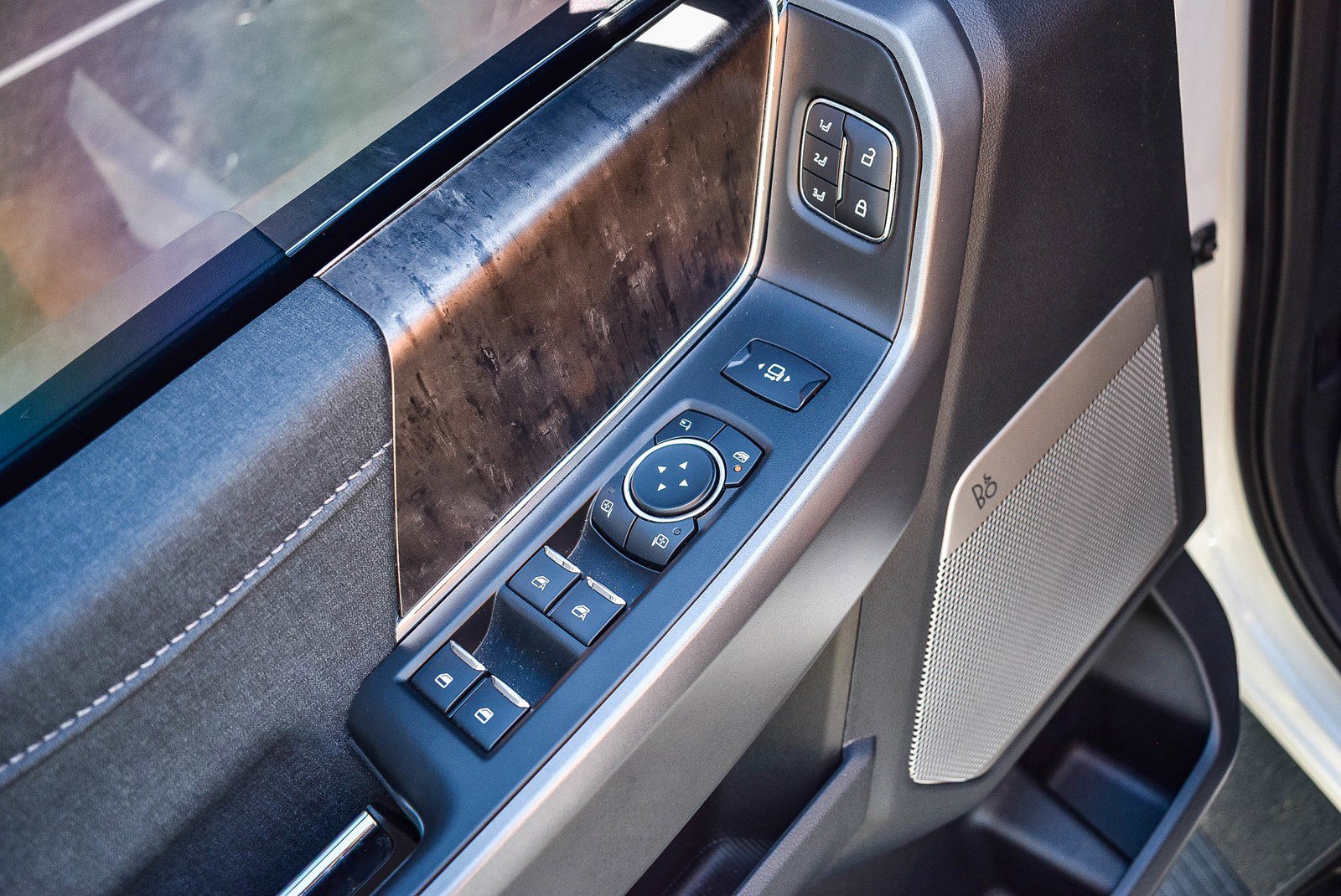 Used 2024 Ford F350 Lariat w/ Lariat Ultimate Package image 19