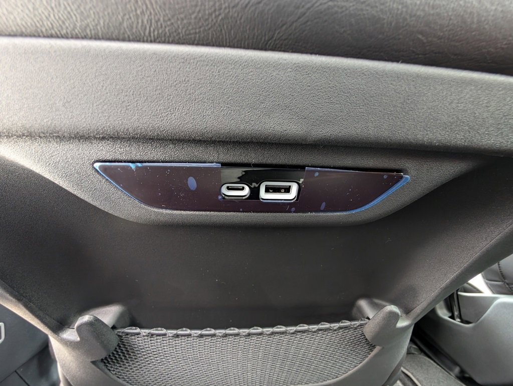 New 2026 Chrysler Pacifica Limited image 40