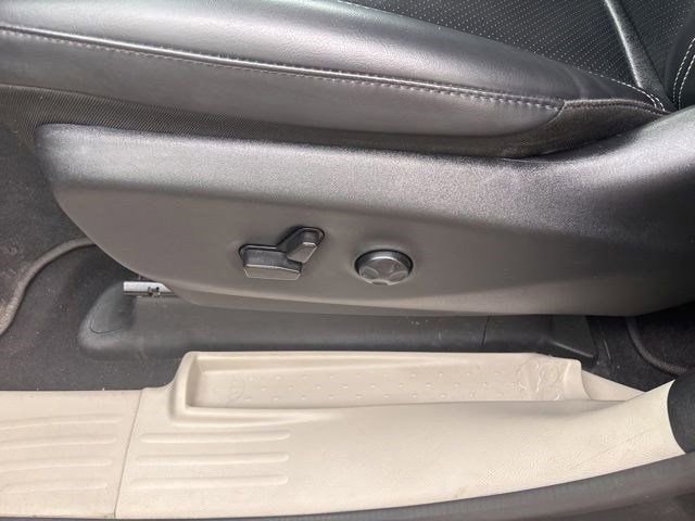 Used 2023 Chrysler Pacifica Touring-L FWD image 12