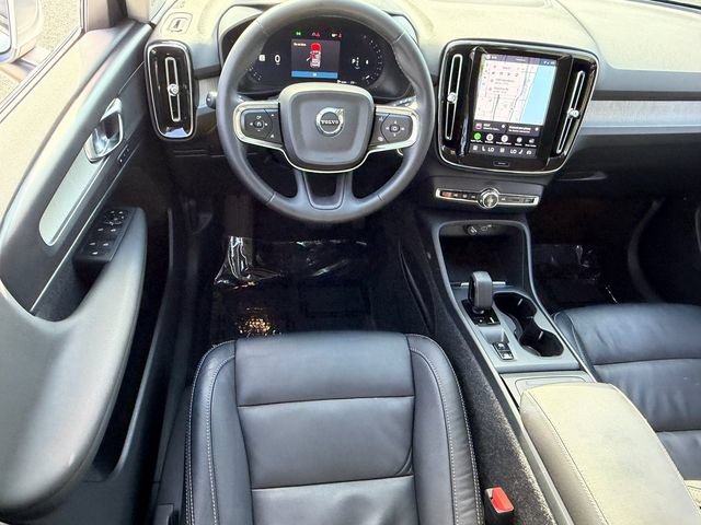 Used 2023 Volvo XC40 B4 Core w/ Convenience Package FWD image 14