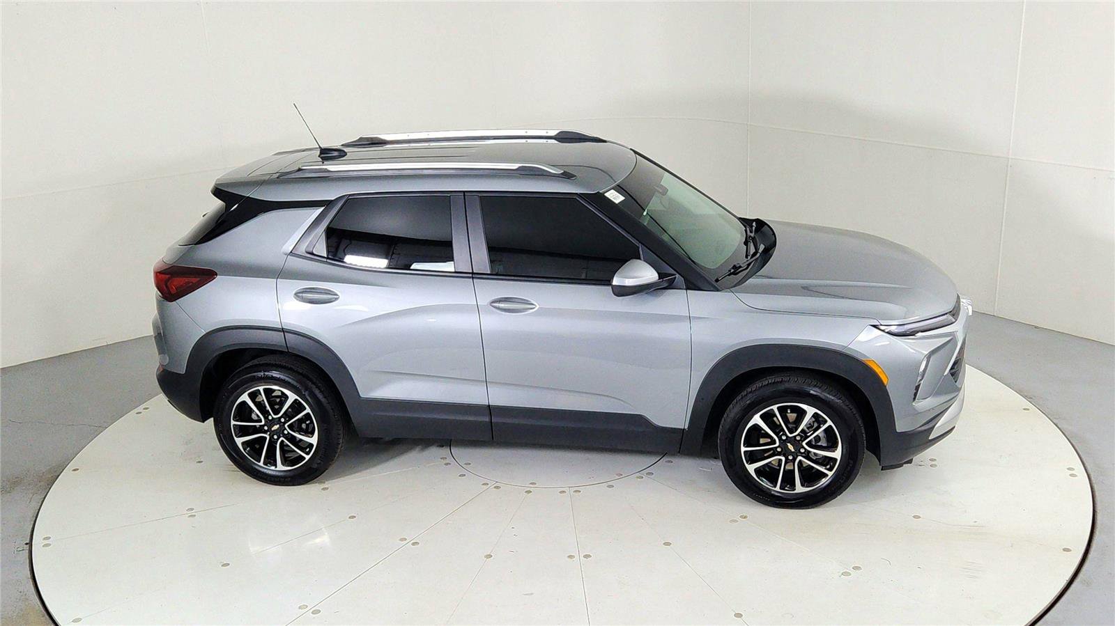 Used 2024 Chevrolet TrailBlazer LT w/ Driver Confidence Package image 41