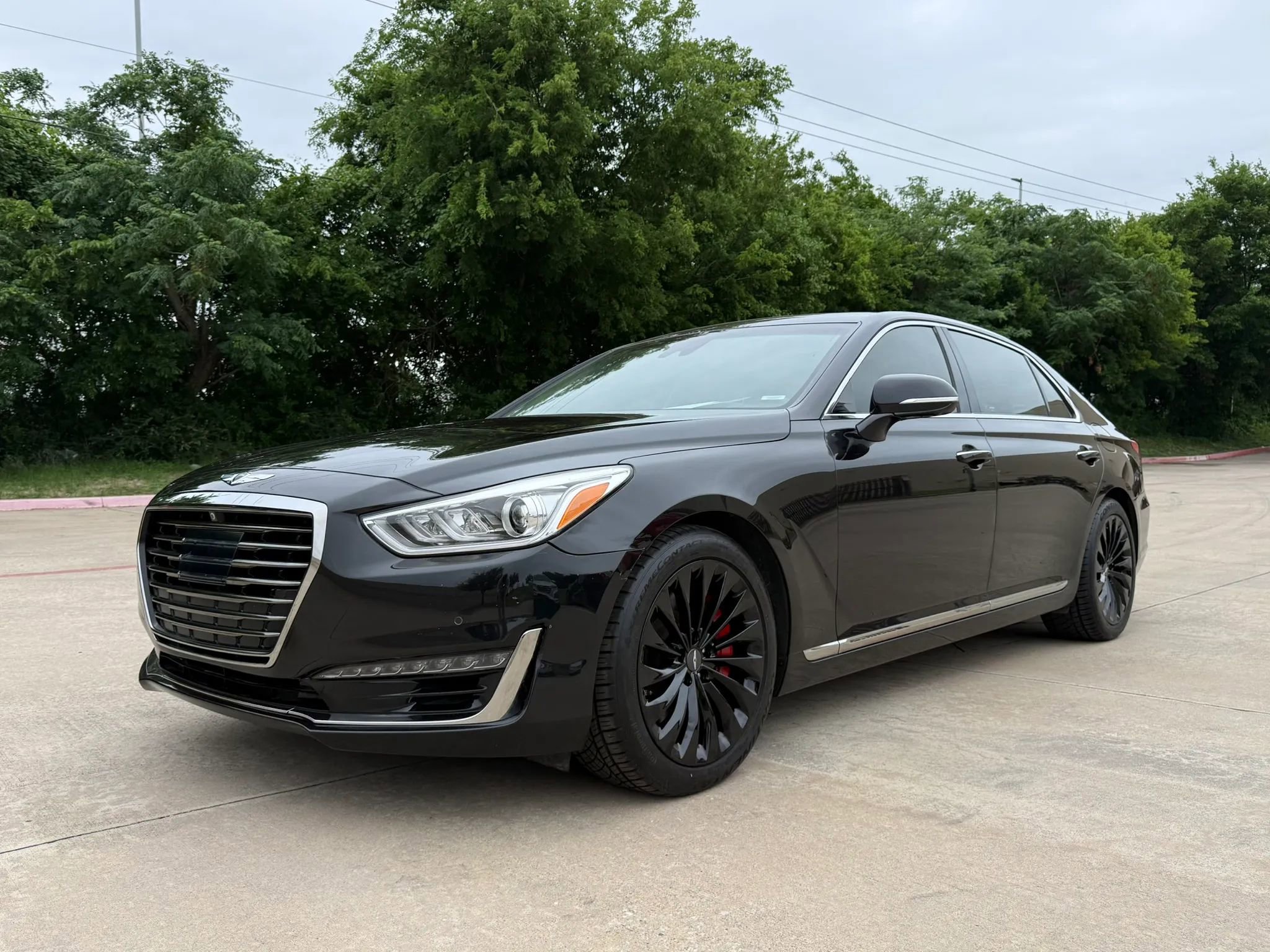 Used 2018 Genesis G90 5.0 Ultimate AWD/4WD image 2