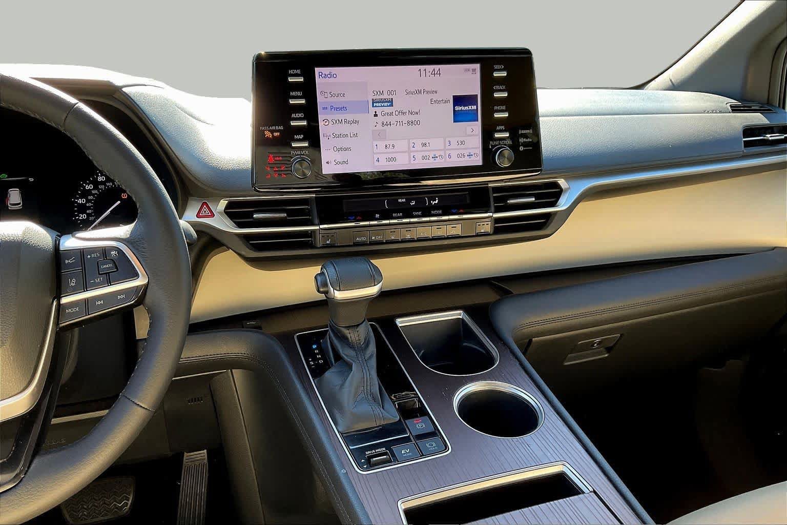 Used 2021 Toyota Sienna XLE FWD image 7