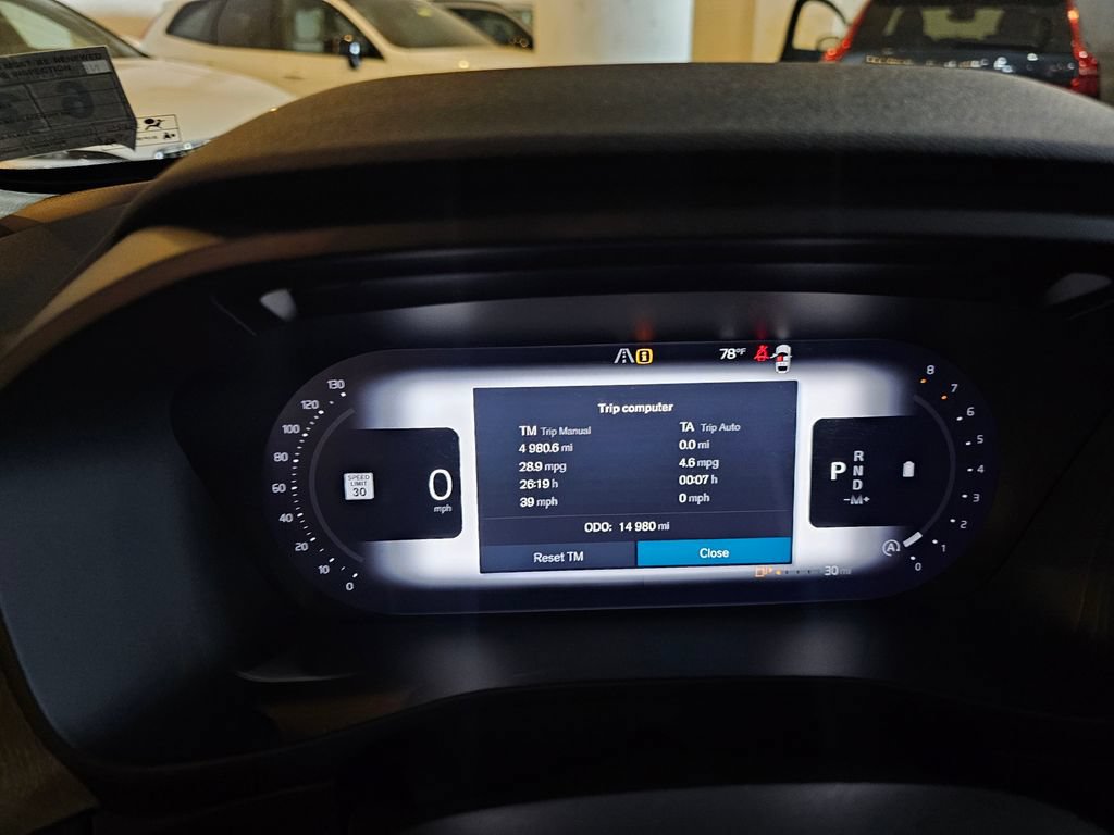 Certified 2025 Volvo XC40 B5 Ultra AWD/4WD image 17