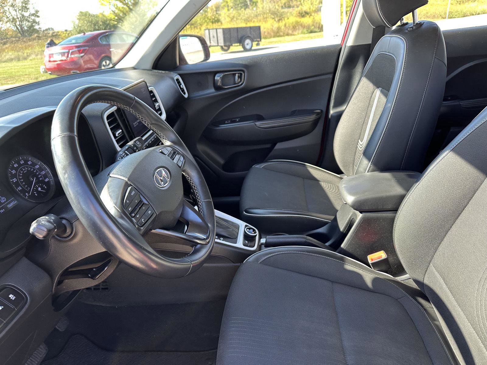 Used 2022 Hyundai Venue Limited image 20