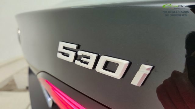 Used 2027 BMW 530i w/ M Sport Package RWD image 32