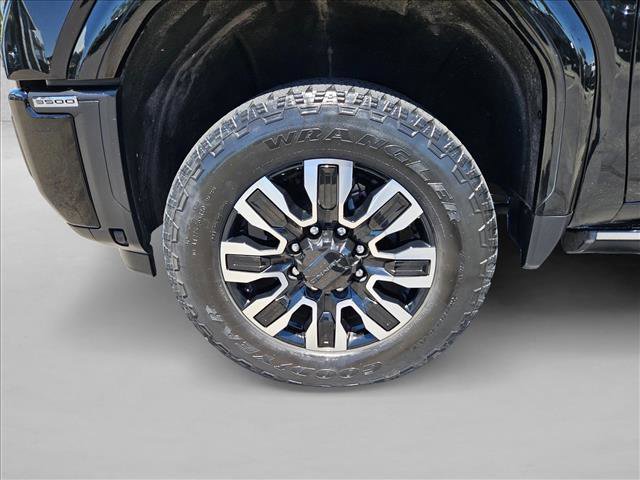 Used 2024 GMC Sierra 3500 Denali Ultimate AWD/4WD image 22