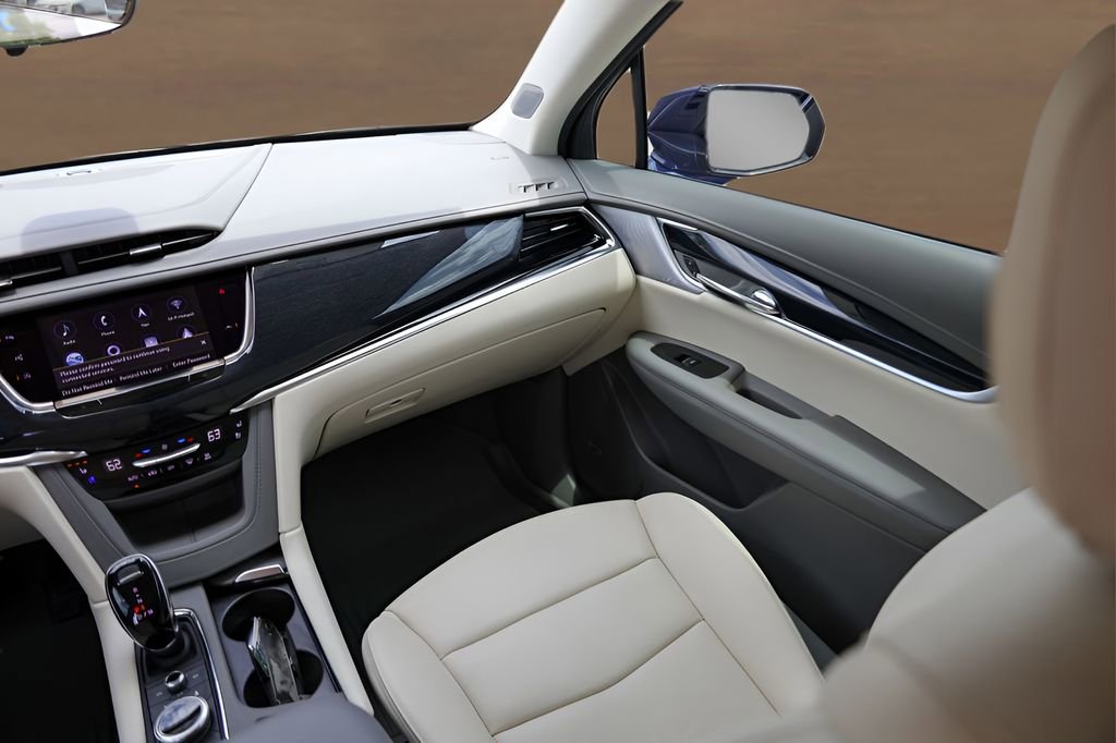 Certified 2025 Cadillac XT6 Premium Luxury w/ Technology Package FWD image 30