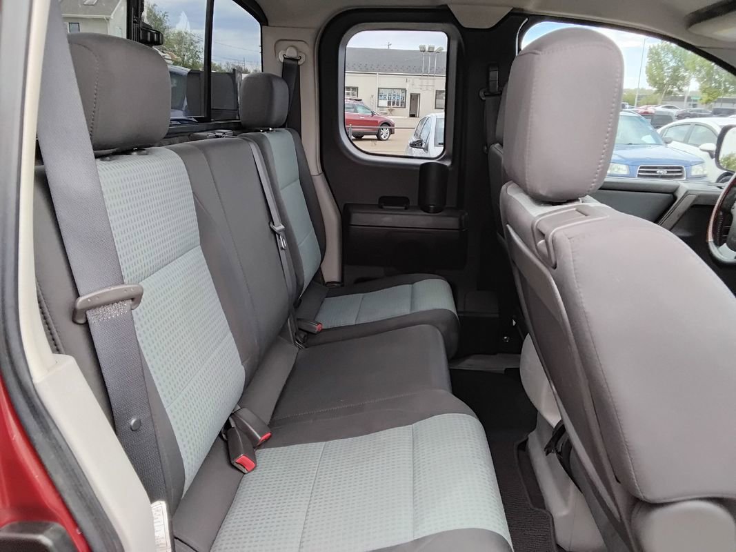 Used 2004 Nissan Titan SE AWD/4WD image 17