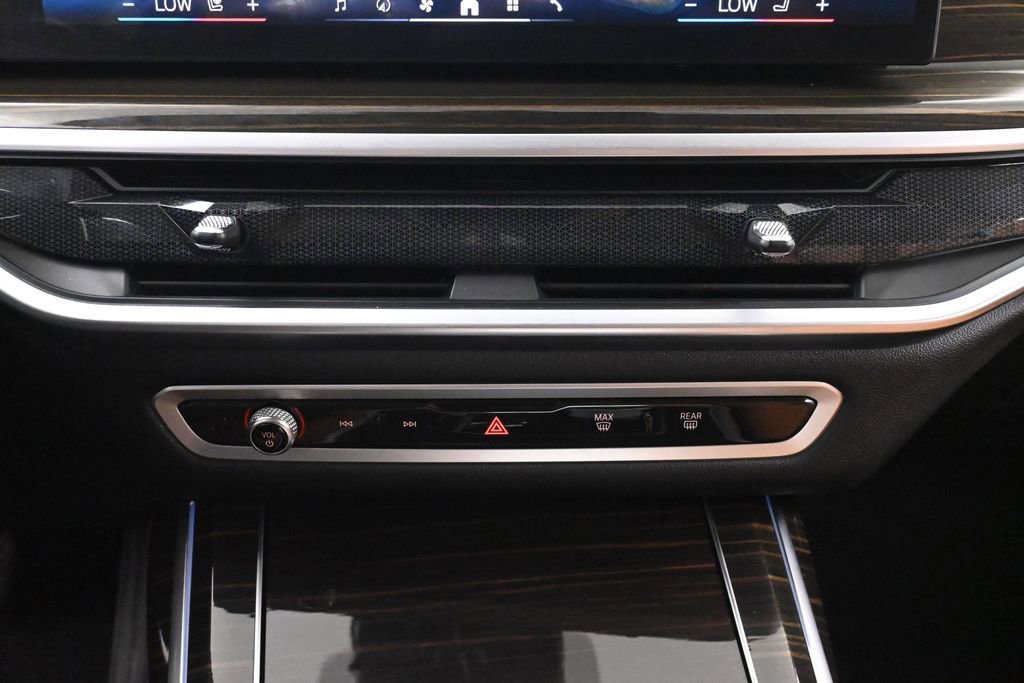 Used 2024 BMW X7 xDrive40i w/ Executive Package AWD/4WD image 47