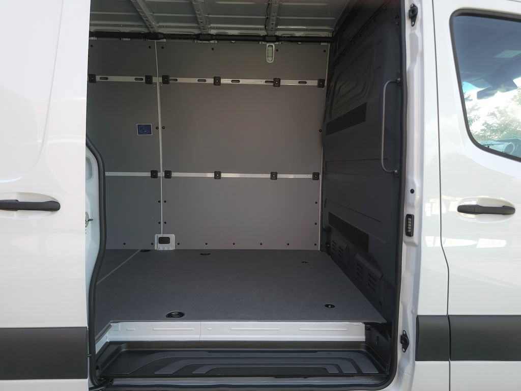 Used 2025 Mercedes-Benz Sprinter 4500 w/ Parking Package image 24