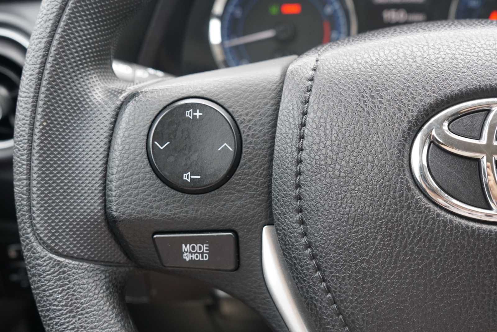 Used 2017 Toyota Corolla LE FWD image 16