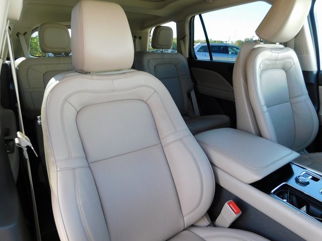 Used 2023 Lincoln Aviator Grand Touring w/ Elements Package Plus image 19