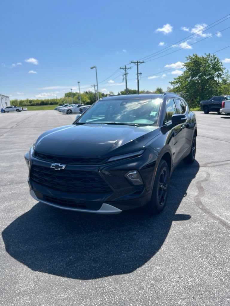 Used 2024 Chevrolet Blazer LT w/ Midnight/Sport Edition FWD image 5
