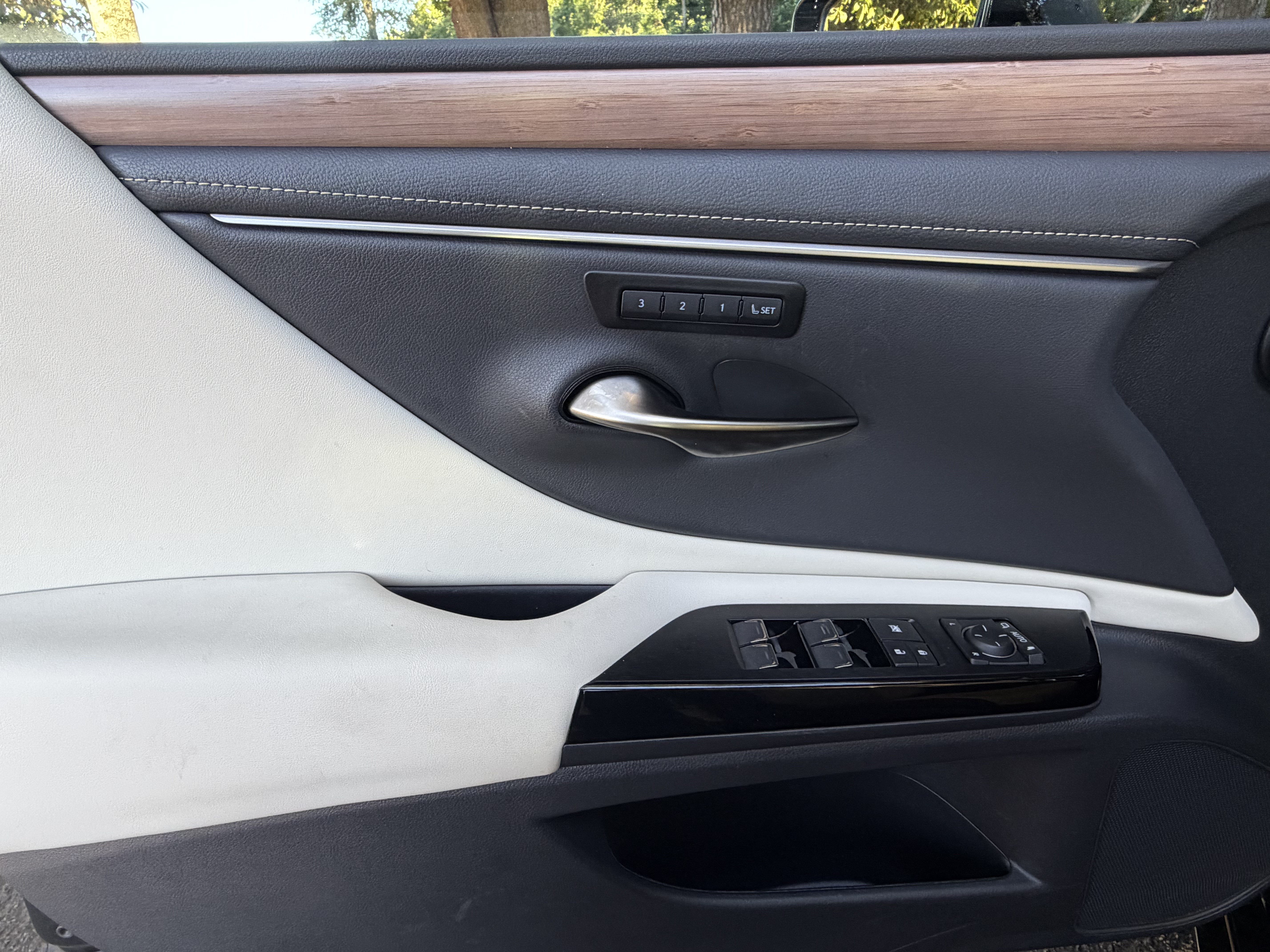 Used 2025 Lexus ES 350 w/ Premium Package FWD image 13