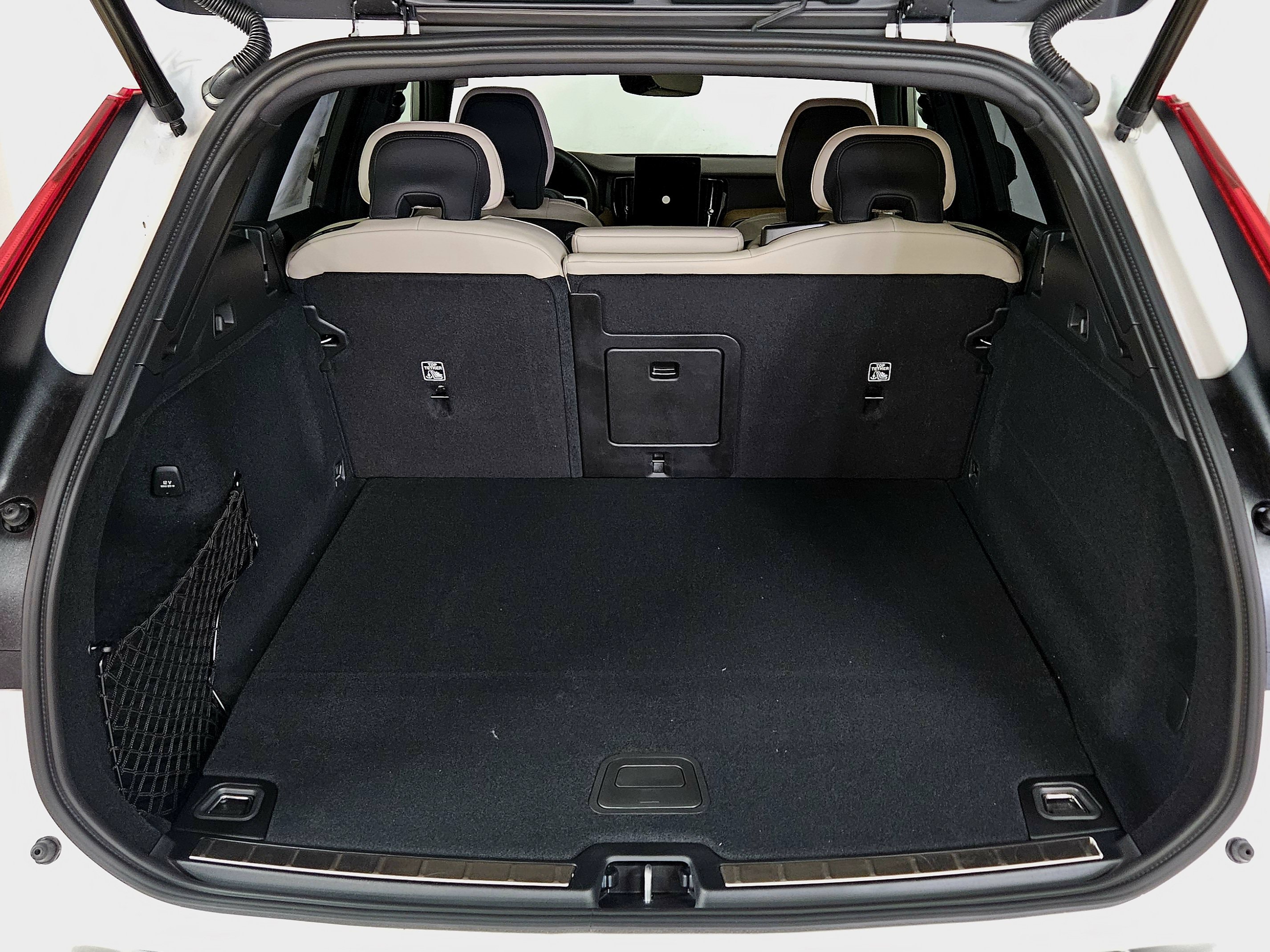 New 2026 Volvo XC60 T8 Plus w/ Protection Package Premier AWD/4WD image 18