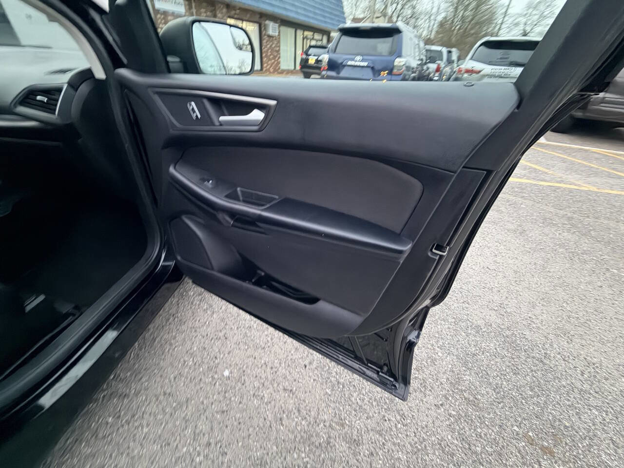 Used 2018 Ford Edge SE image 14