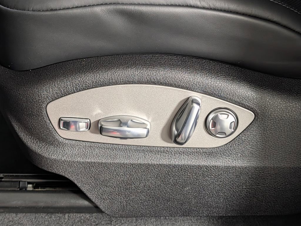 New 2026 Porsche Macan Turbo AWD/4WD image 29