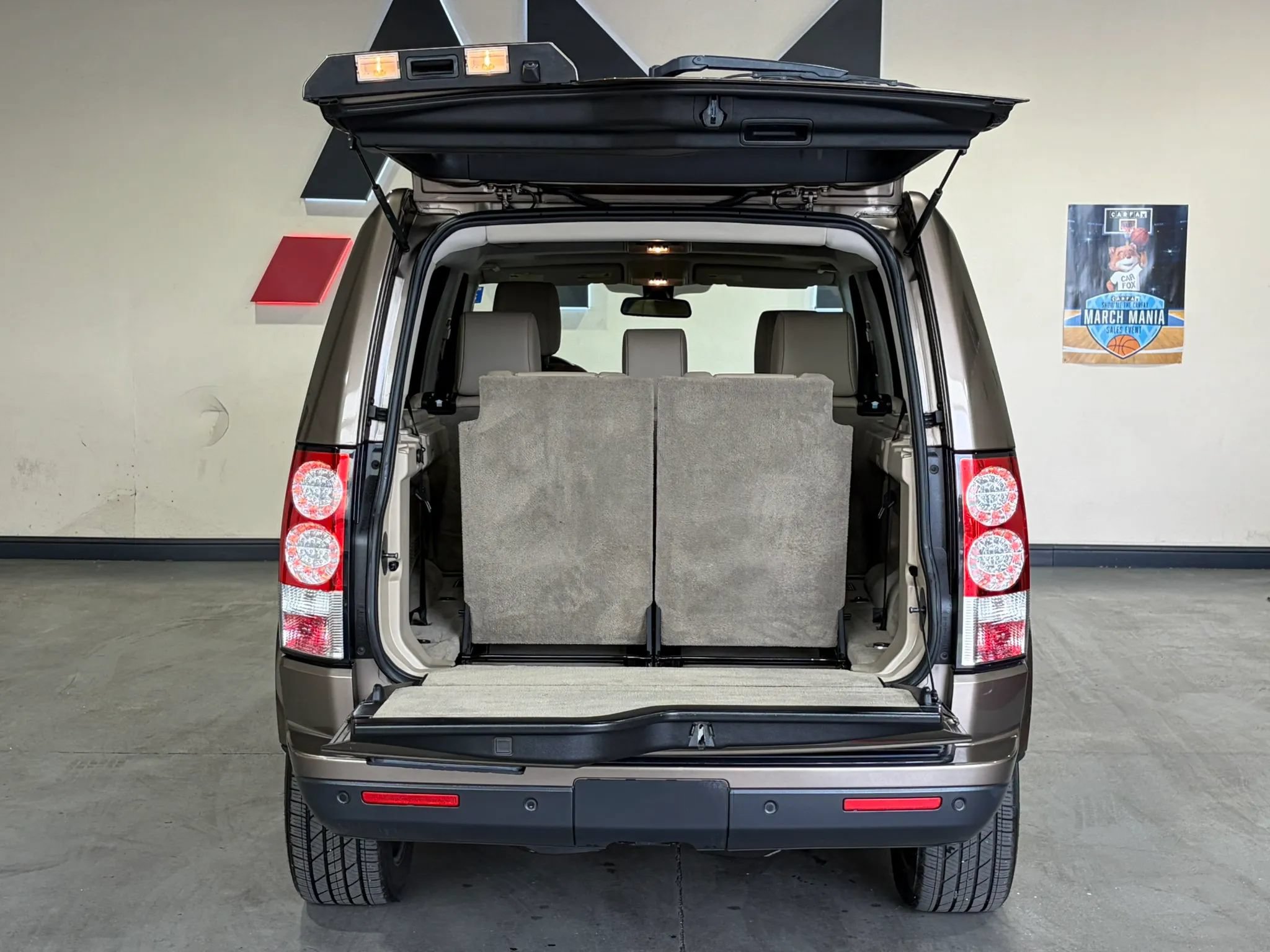Used 2011 Land Rover LR4 HSE AWD/4WD image 6