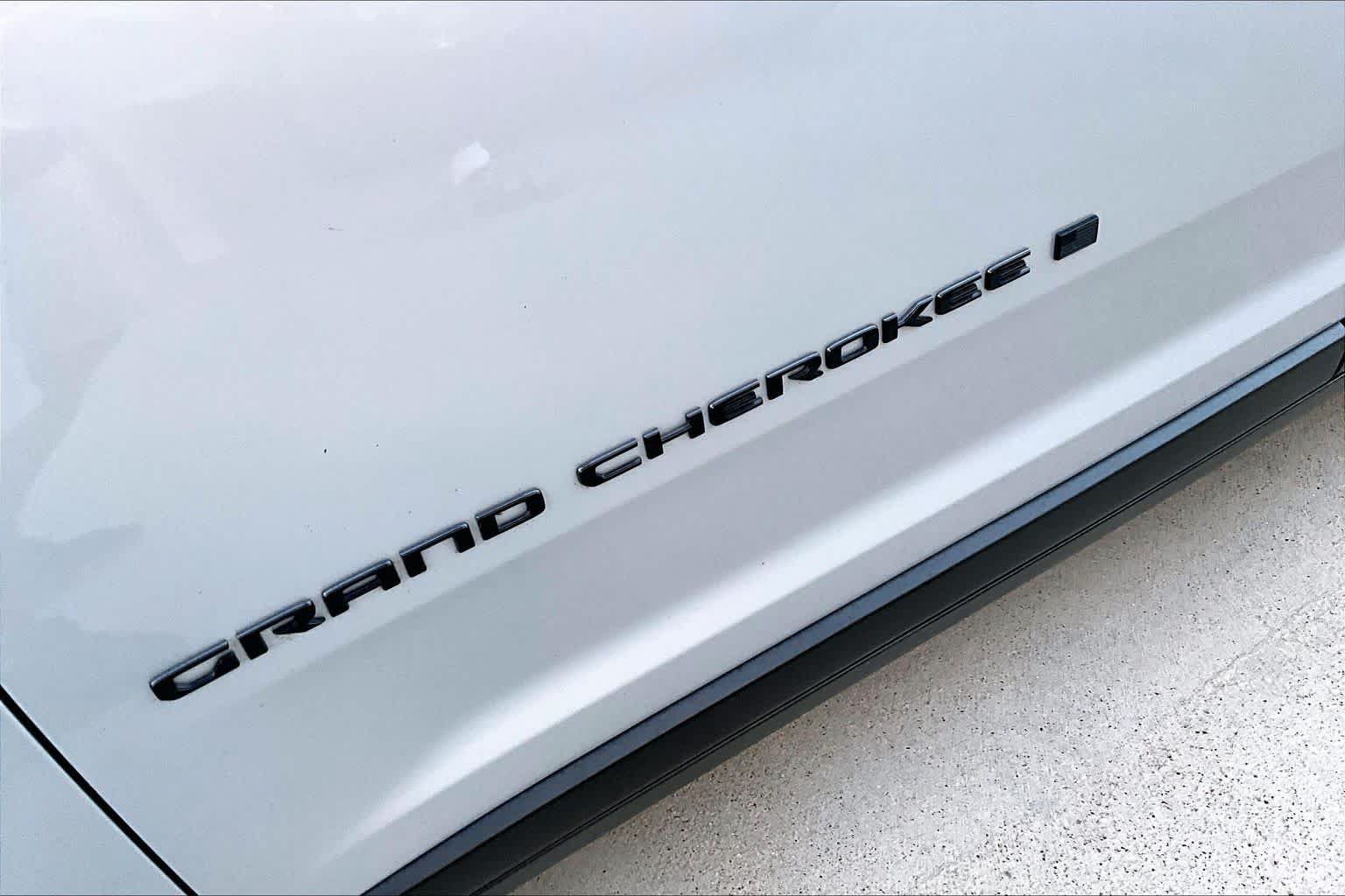 Used 2023 Jeep Grand Cherokee L Limited w/ Luxury Tech Group II AWD/4WD image 15