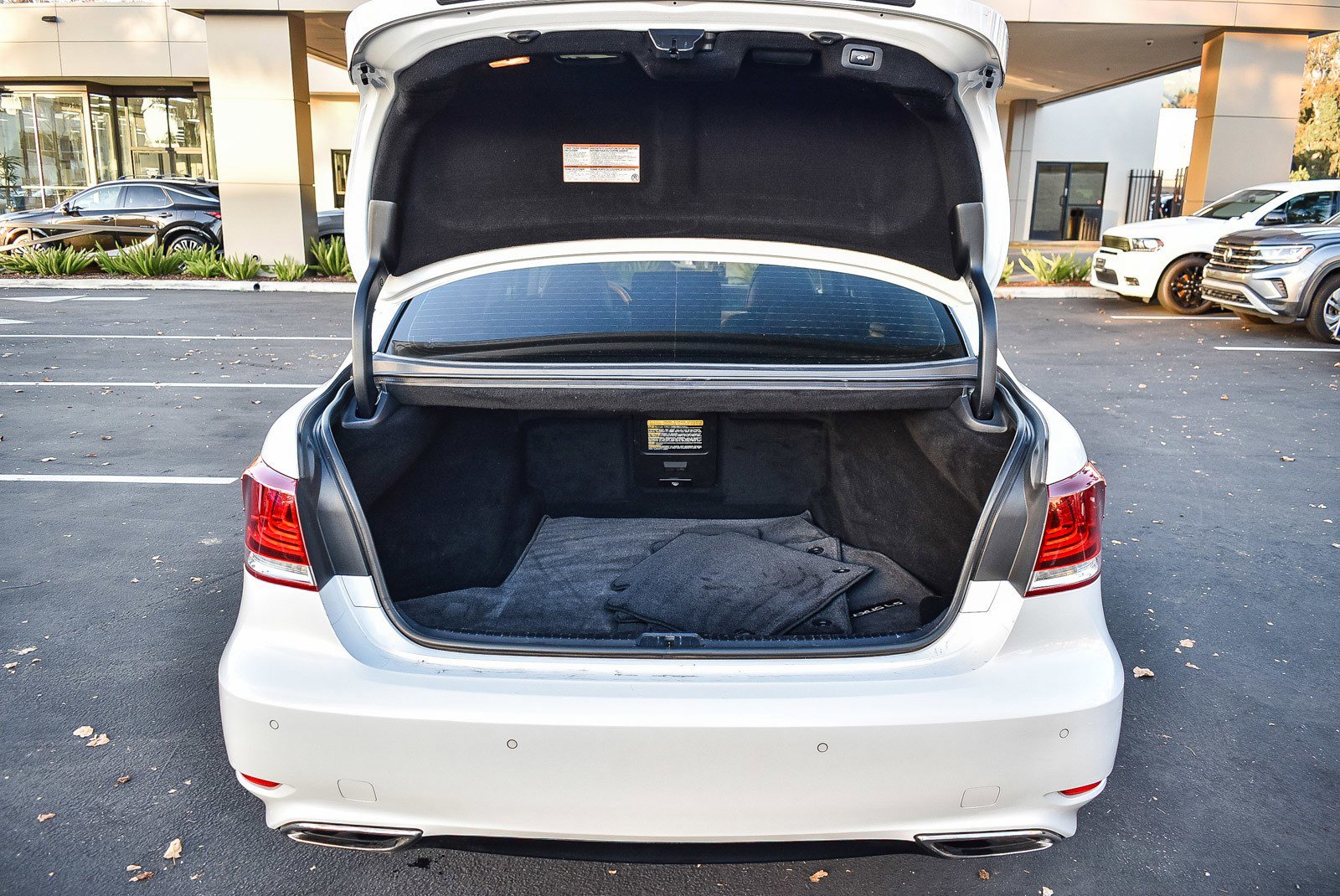 Used 2015 Lexus LS 460 L image 25