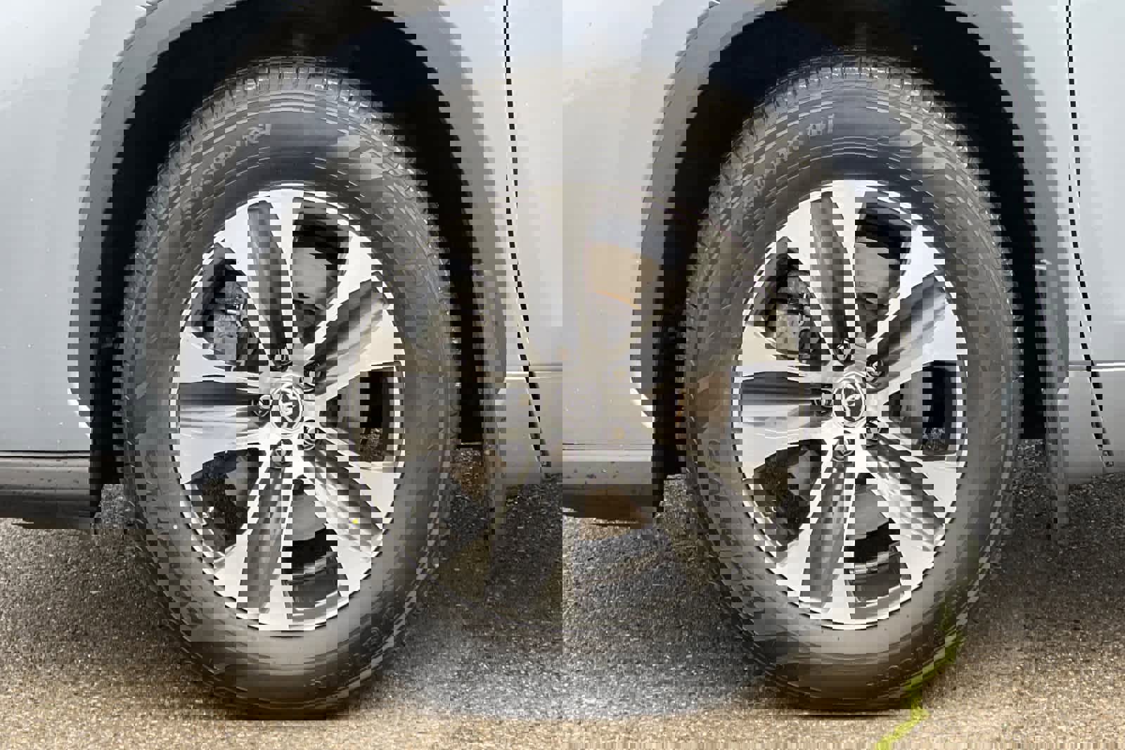 Used 2023 Toyota Highlander L image 29