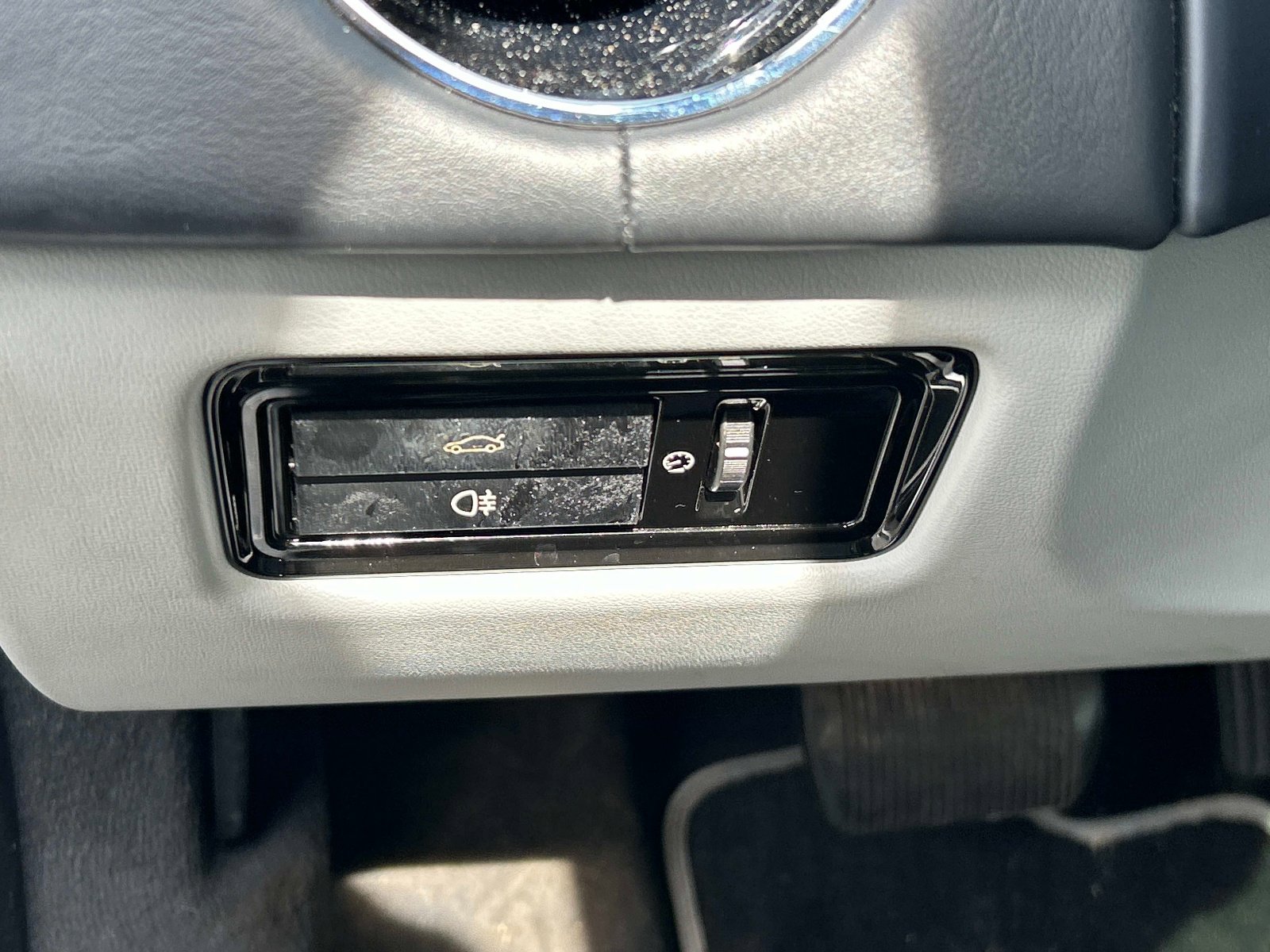 Used 2012 Jaguar XJ image 21