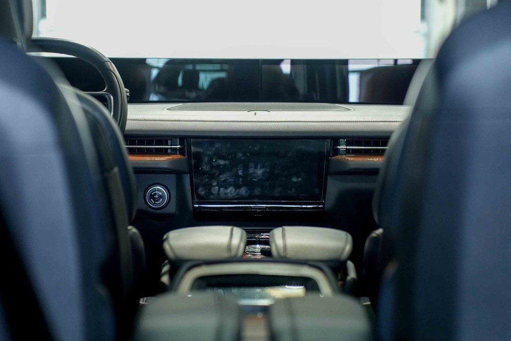 Used 2025 Lincoln Navigator Black Label image 15