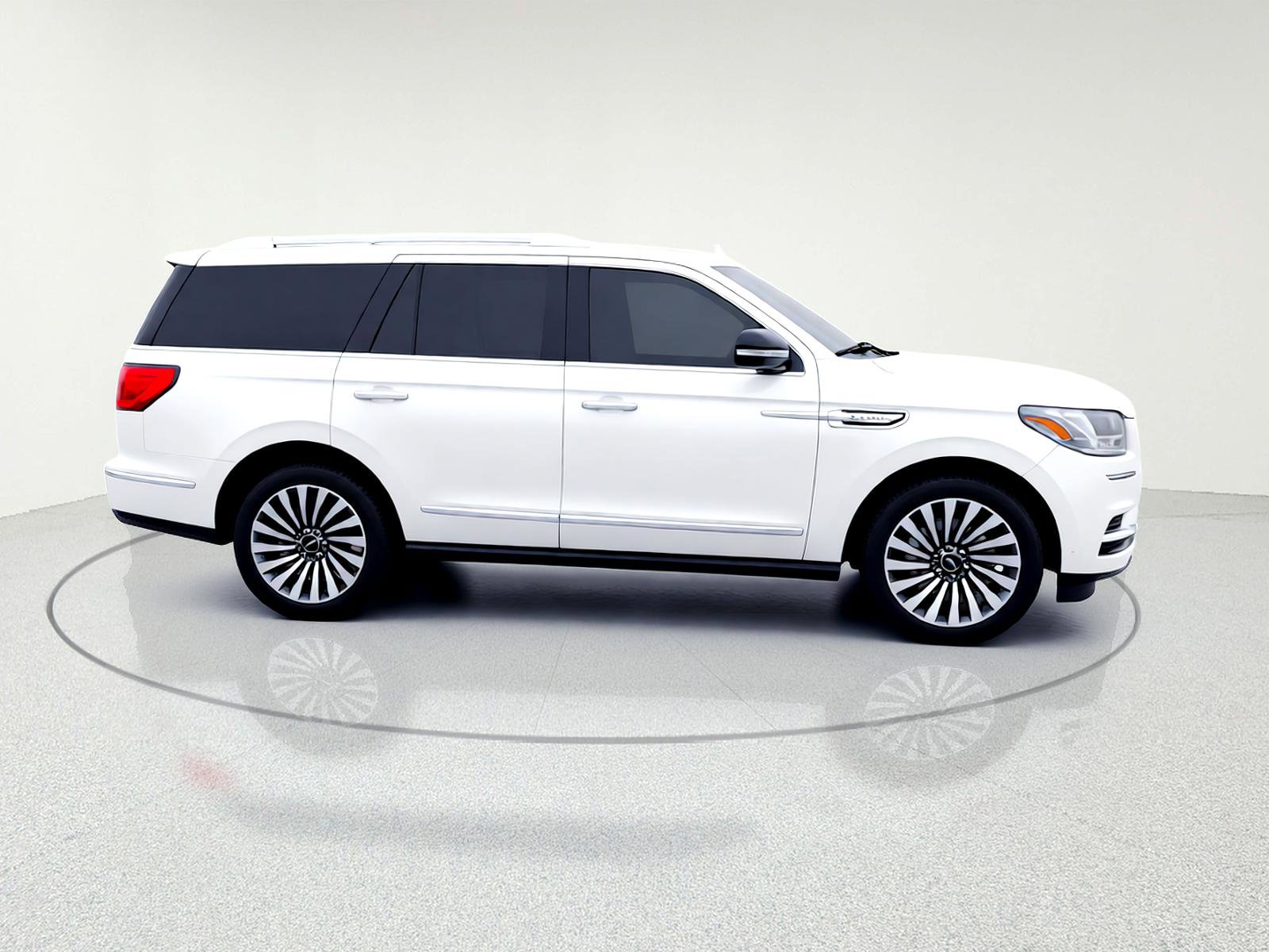 Used 2019 Lincoln Navigator Reserve image 10