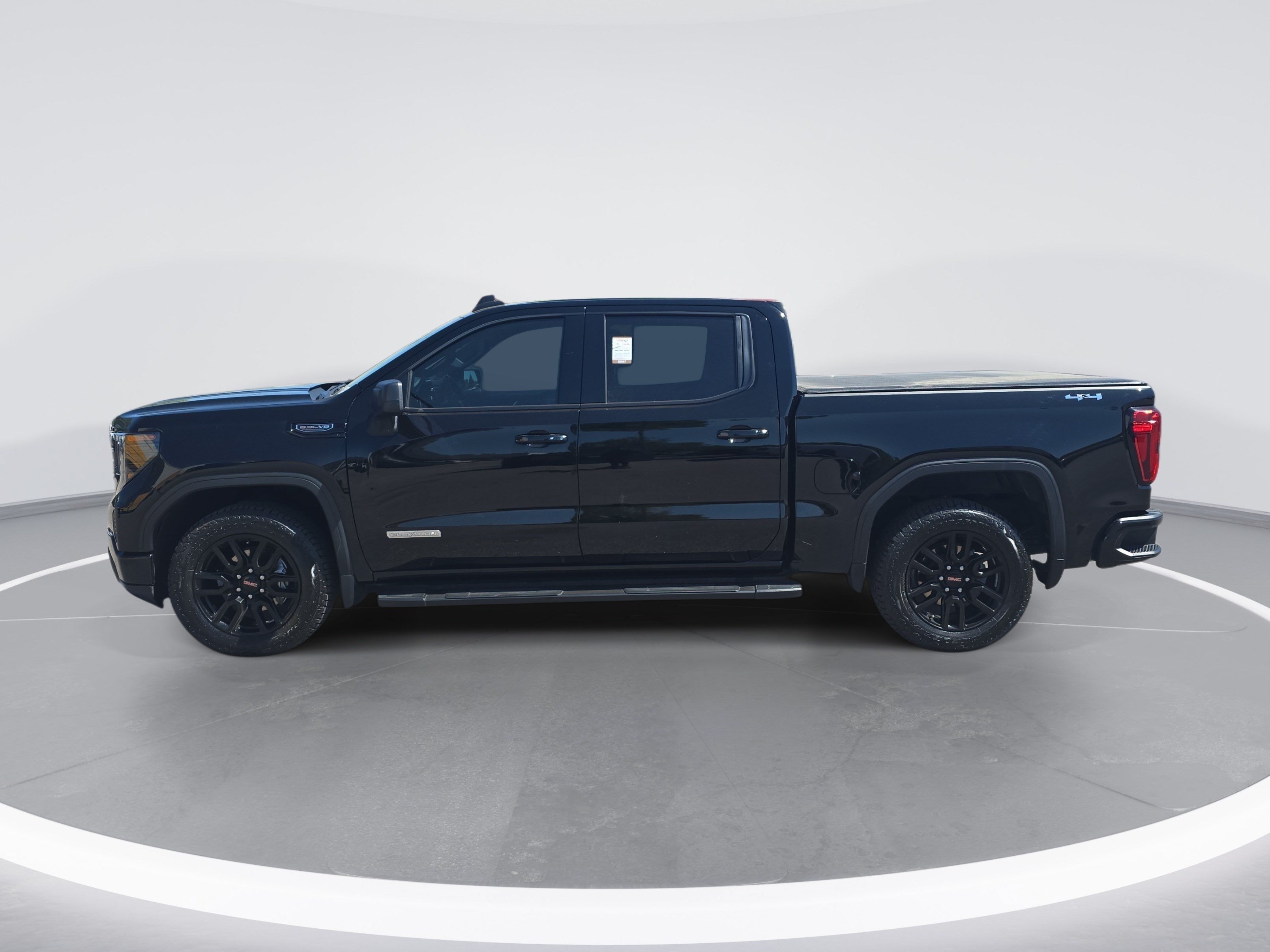 Used 2024 GMC Sierra 1500 Elevation w/ LPO, Elevation Black Package AWD/4WD image 6