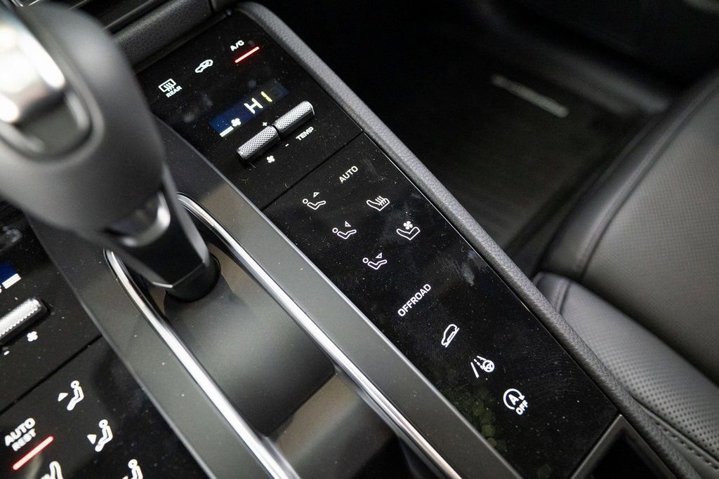 New 2026 Porsche Macan AWD/4WD image 25