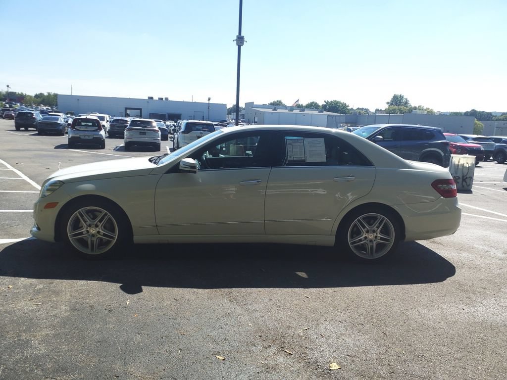 Used 2011 Mercedes-Benz E 550 Sedan image 4
